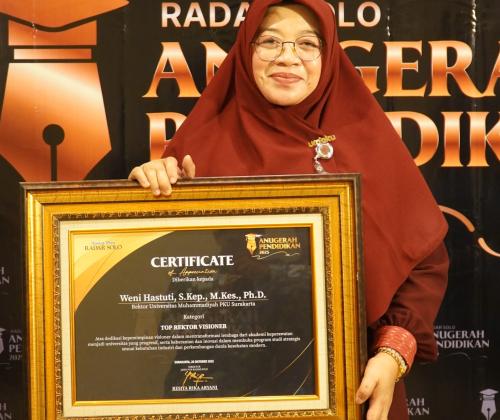 Transformasi UMPKU Antarkan Rektor Weni Hastuti Raih Predikat “Top Rektor Visioner” 2025
