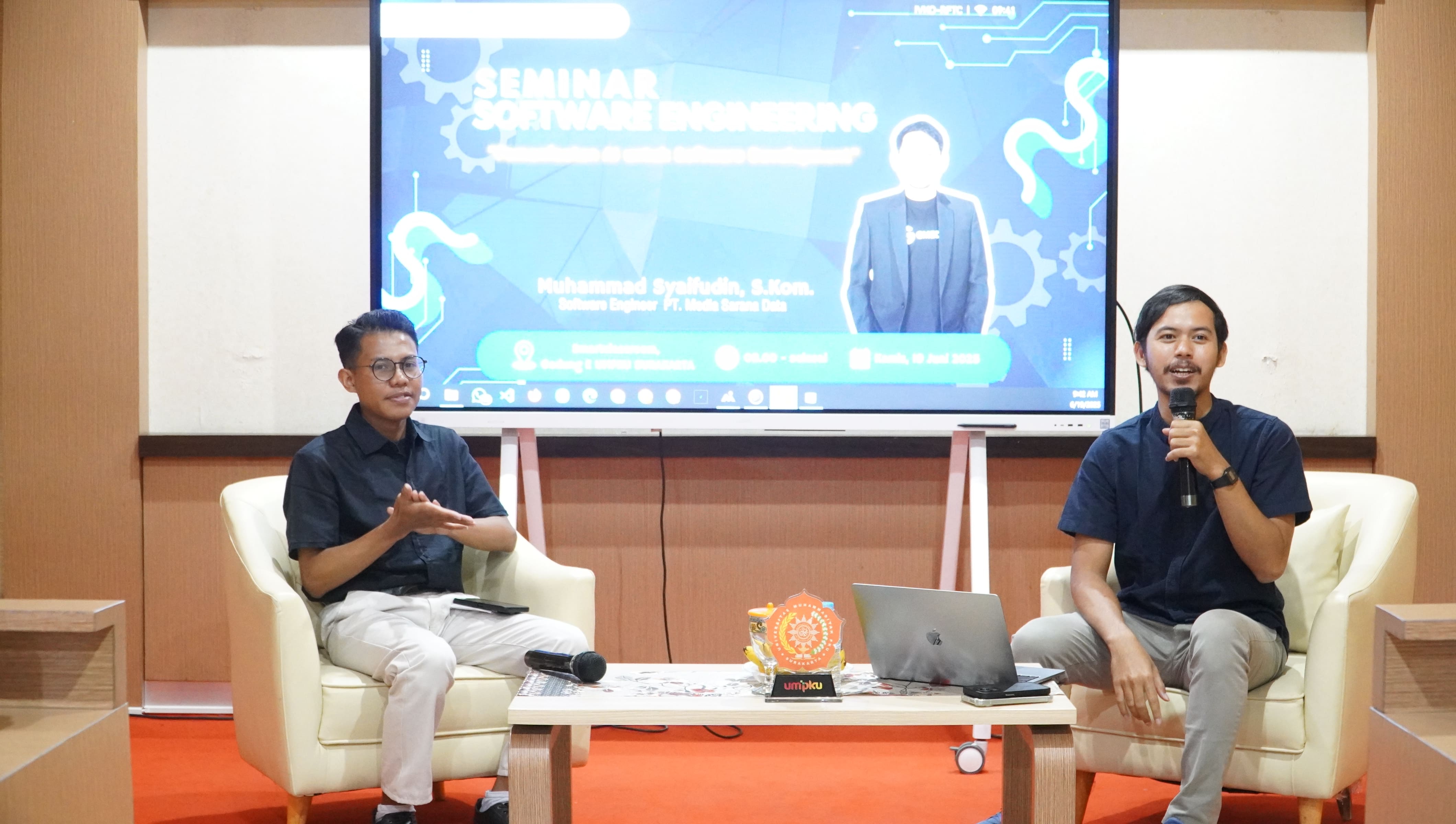 Mahasiswa UM PKU Surakarta dalam seminar AI dan software engineering