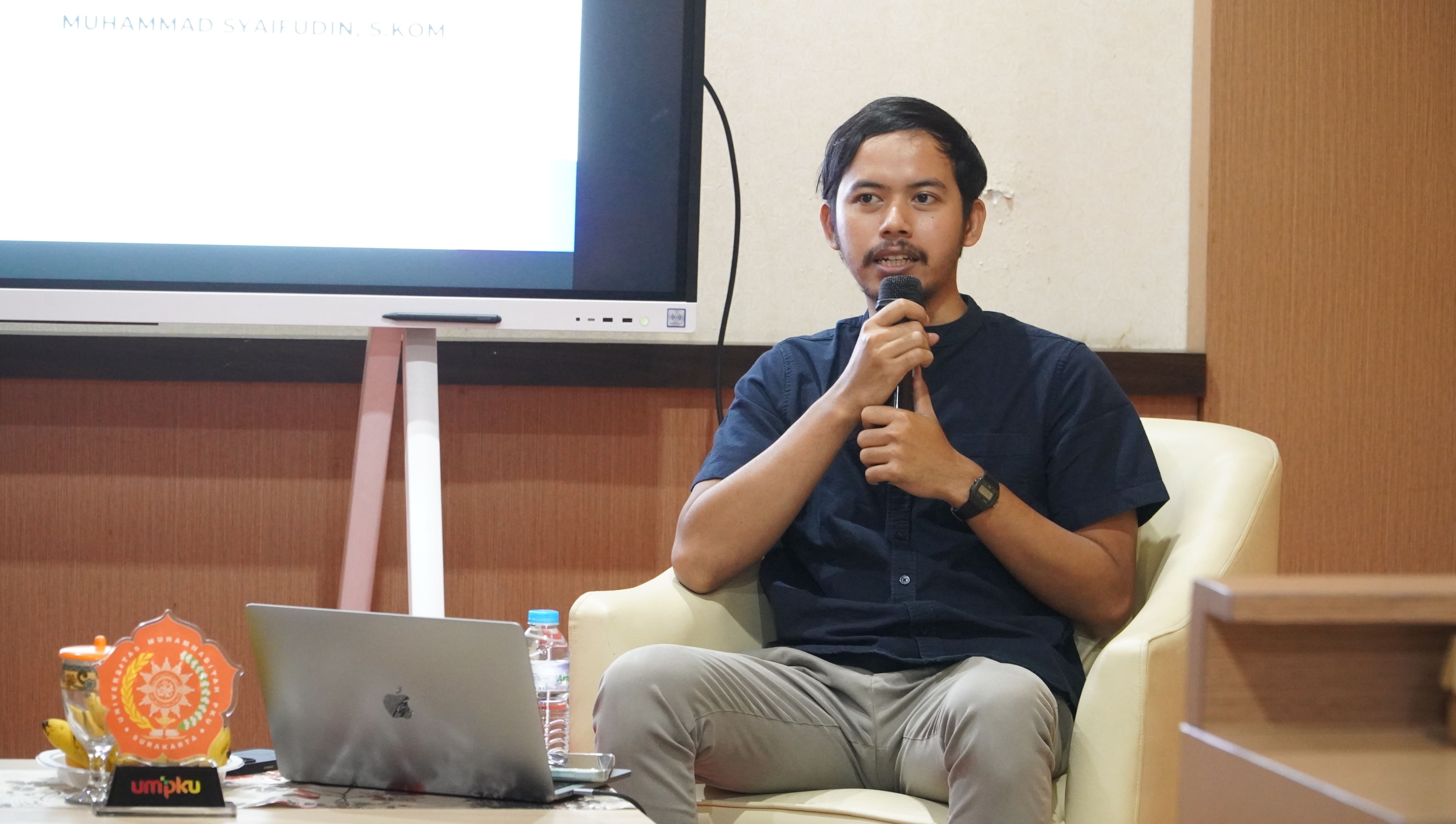 Mahasiswa UM PKU Surakarta dalam seminar AI dan software engineering