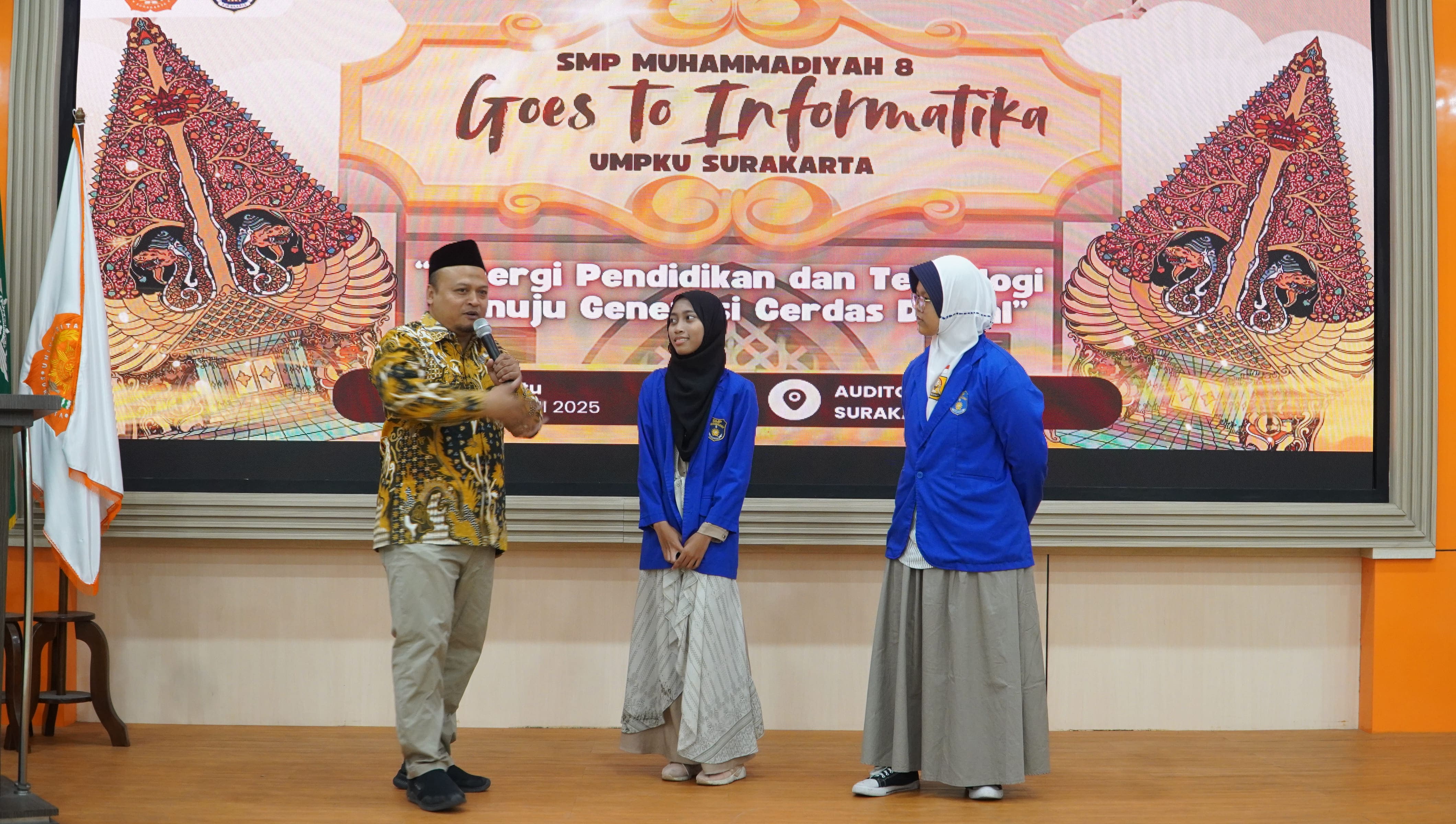 Siswa SMP Muhammadiyah 8 mengunjungi UM PKU Surakarta