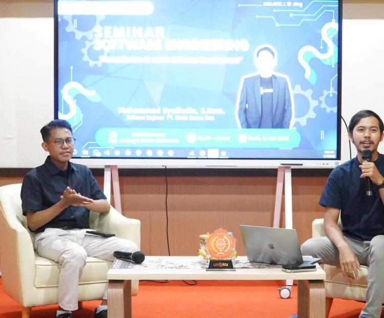 Mahasiswa UM PKU Surakarta dalam seminar AI dan software engineering