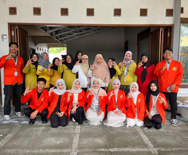 Pelayanan Pemeriksaan Balita dan Lansia dalam Kegiatan Posyandu