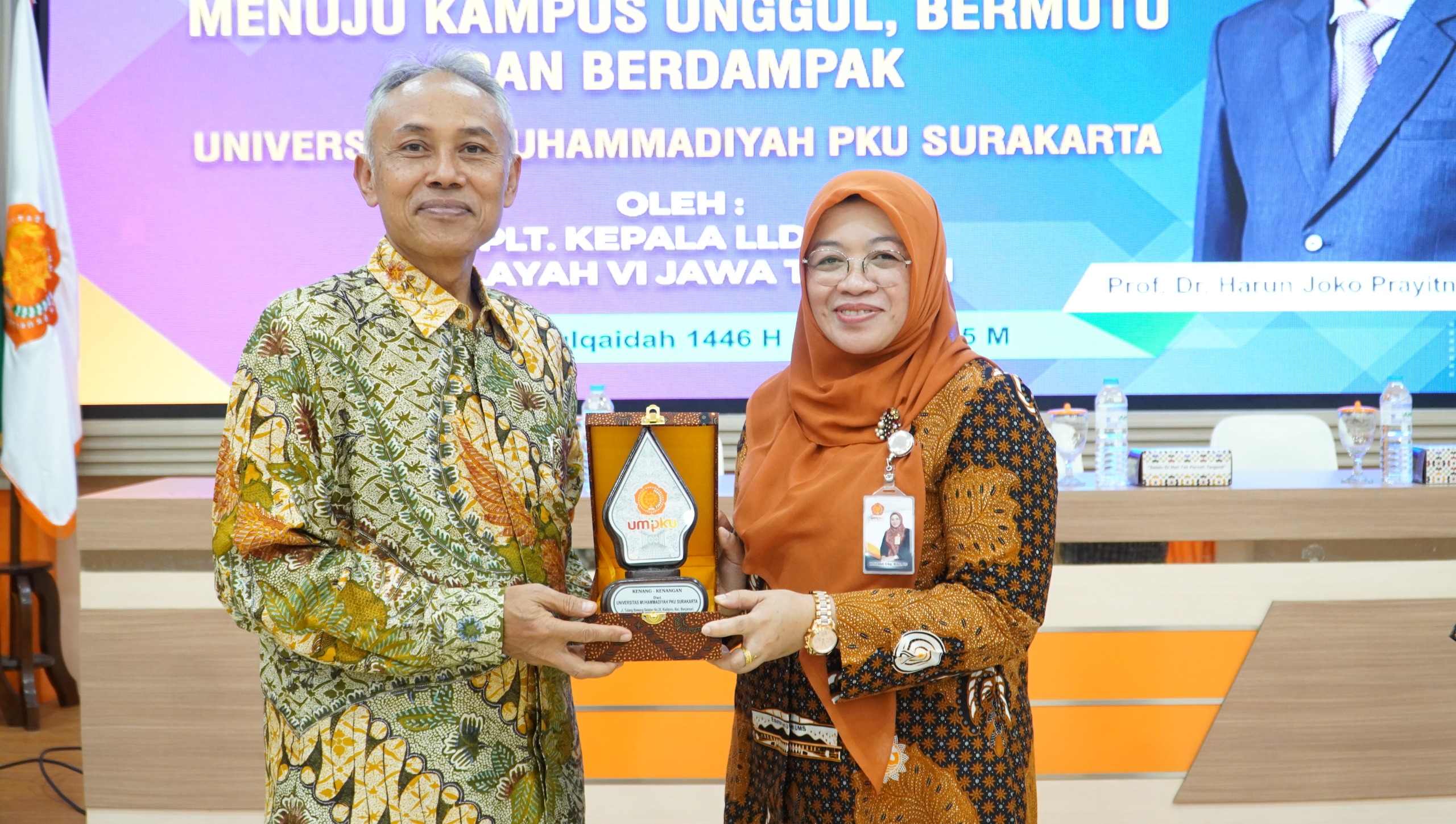prof harun bersama Weni hastuti