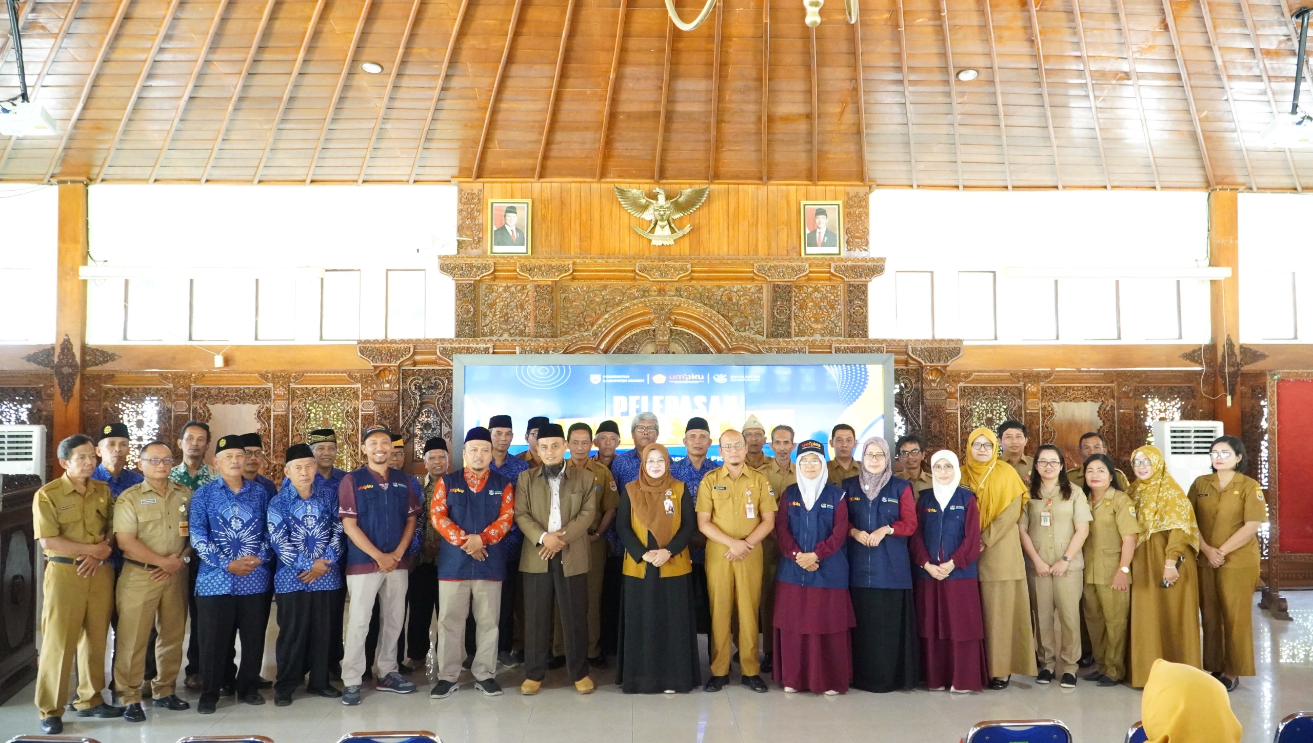 Foto bersama Pemkab dan PDM Sragen