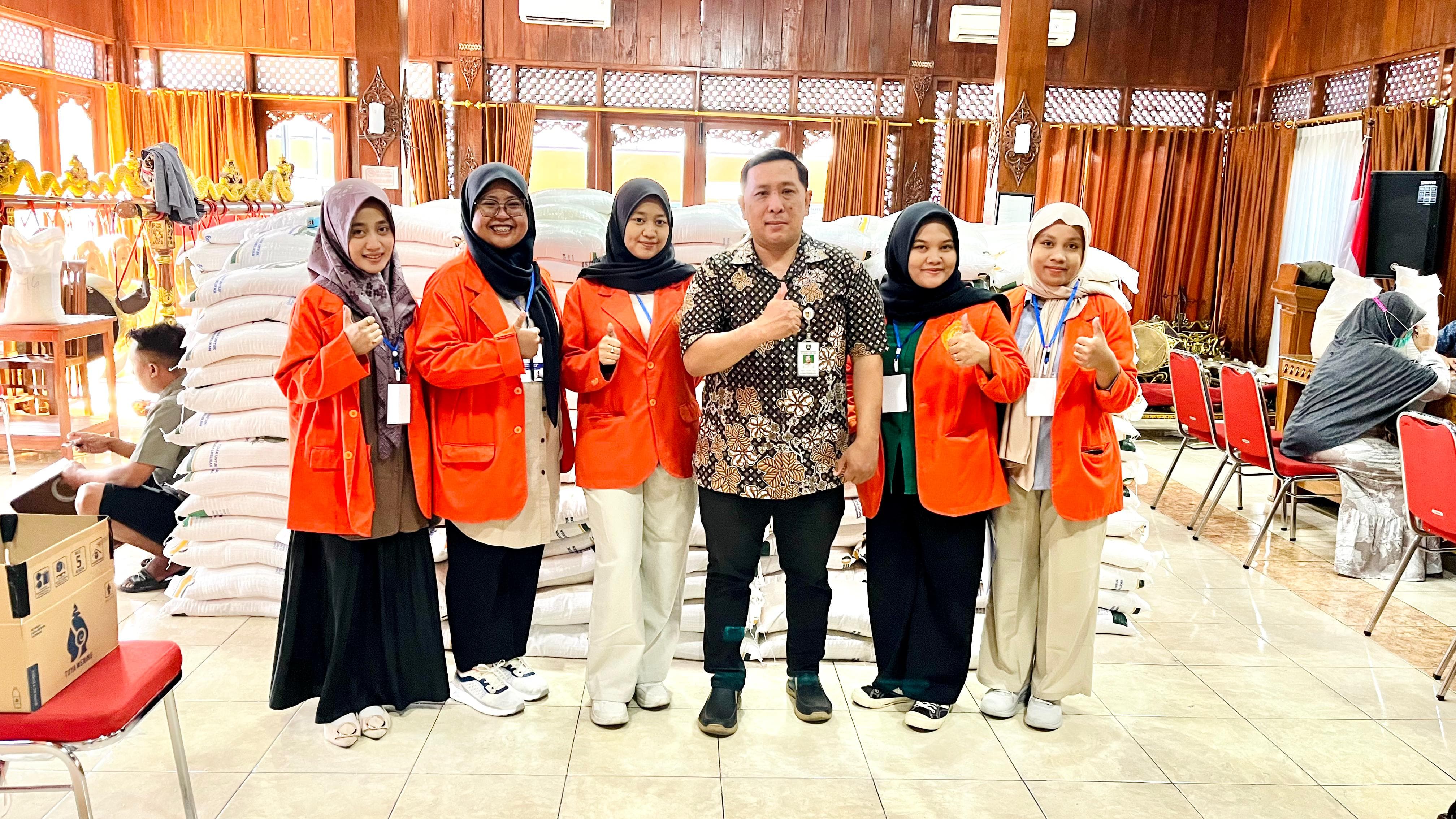 Pembagian Beras 