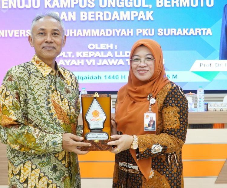 prof harun bersama Weni hastuti