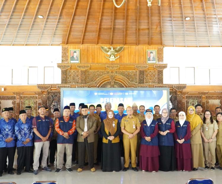 Foto bersama Pemkab dan PDM Sragen