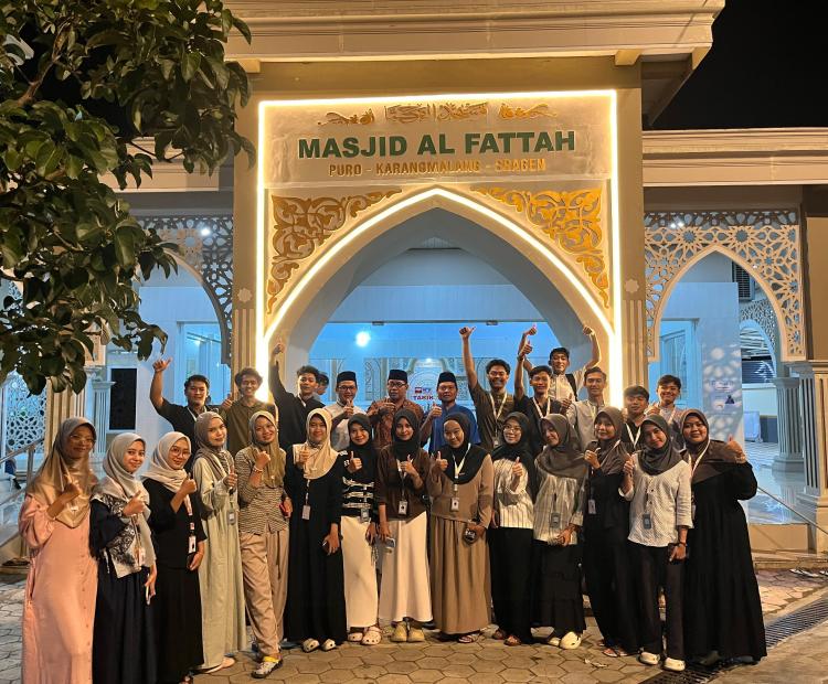 Pimpinan Muhammadiyah Desa Puro Berikan Apresiasi kepada Mahasiswa KKN-IPE