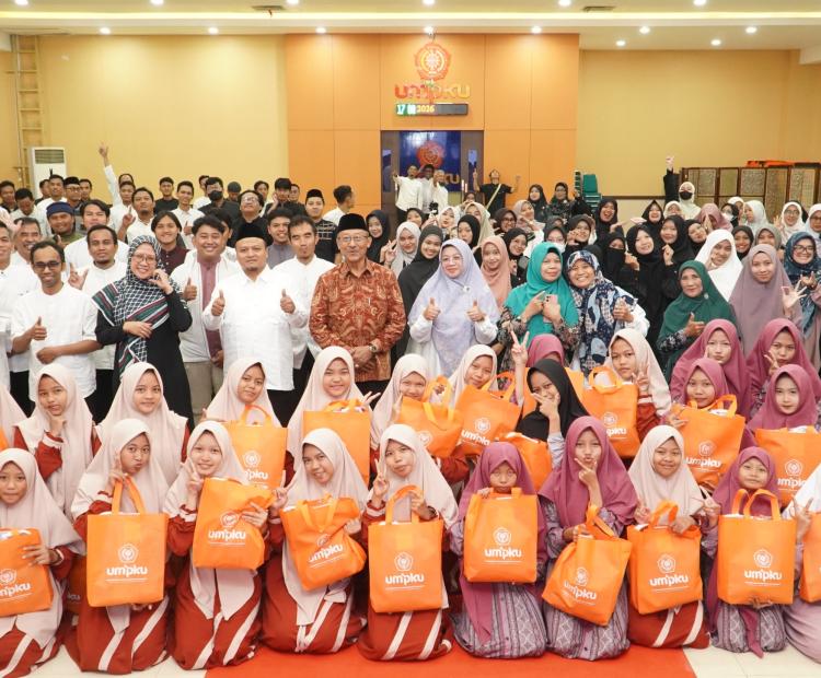 Civitas Akademika UMPKU Surakarta Bersama Anak Yatim dalam Kegiatan Buka Puasa Bersama