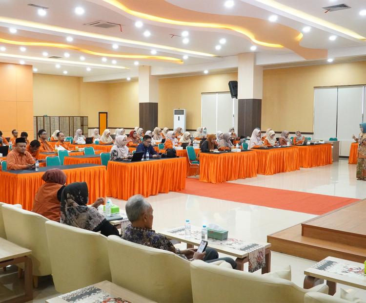 Pemaparan Materi oleh Narasumber Strategic Leadership Forum