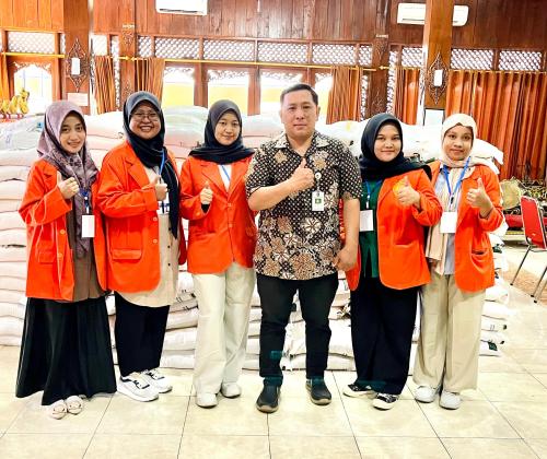 Pembagian Beras KKN